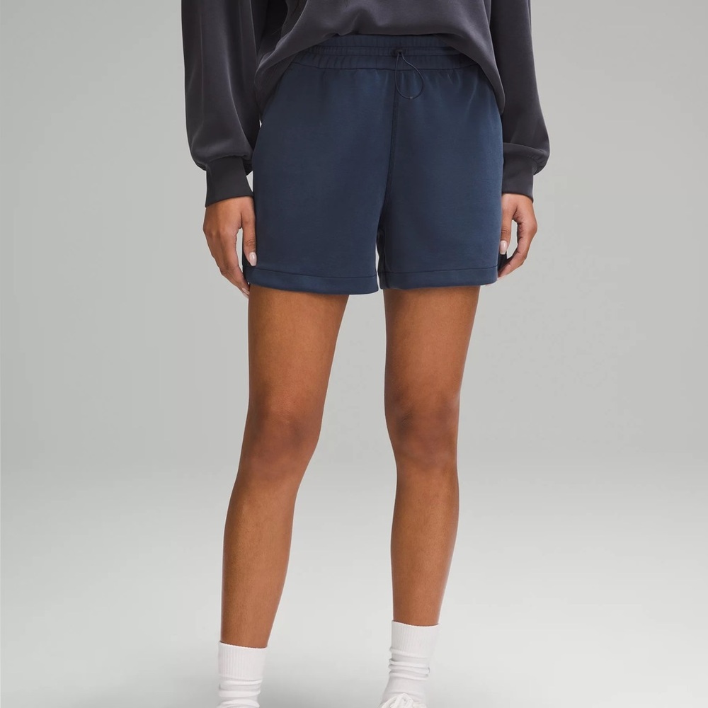 NWT Lululemon Softstreme Shorts Size 2